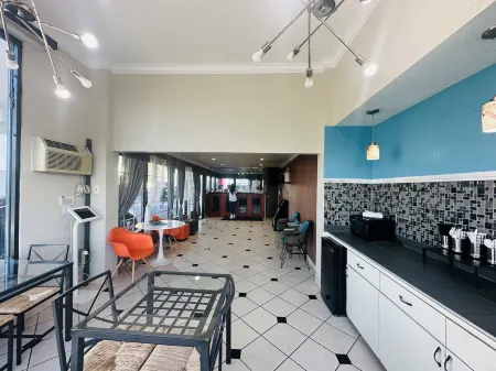 Casa Blanca Hotel & Suites Orange Отели рядом с достопримечательностью «Университет Чапман»