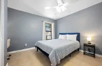 Cozy Home-Centrally located-pet friendly 10min from airport & 2min from FGCU Hotels in San Carlos Park