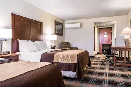 Comfort Inn & Suites Sheridan Отели рядом с достопримечательностью «Peter D's RV Park»