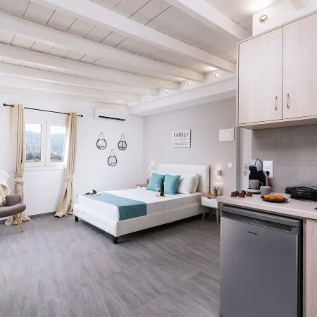 Ermis Luxury Suites & Apartments