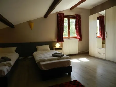 Gite du Domaine des Pierres Dorees Отели в г. Тезе