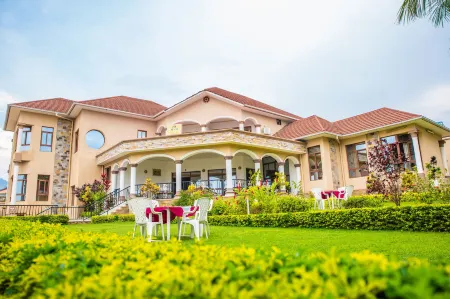 Mountain's View Hotel Отели в г. Нгагара