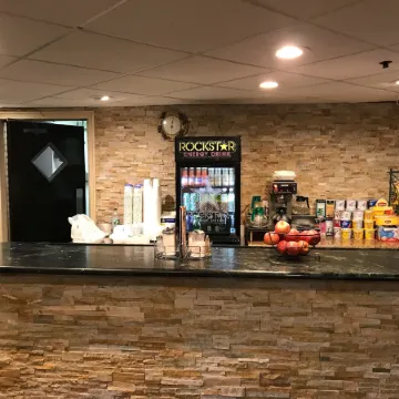 Howard Johnson by Wyndham Newark Airport