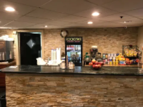 Howard Johnson by Wyndham Newark Airport