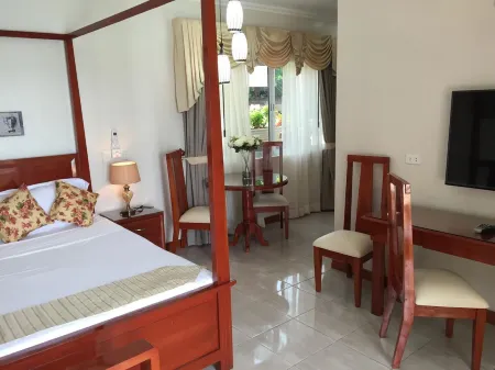 Ocean Breeze Resort Отели в г. Толидо Сити