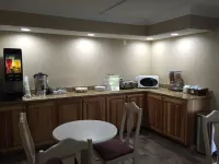 Rodeway Inn - parking
