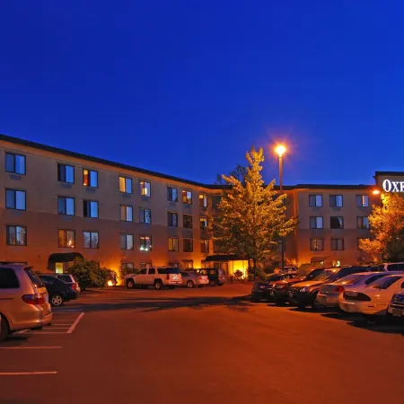 Oxford Suites Portland - Jantzen Beach