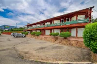 Discovery Lodge Hotels near Riverwalk in Downtown Estes Park