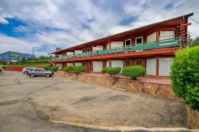 ディスカバリー ロッジ ゴブリンズ・フォレスト周辺のホテル