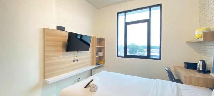 Comfortable Studio Semi Apartment at the Lodge Paskal Near Binus University Hotels in Andir