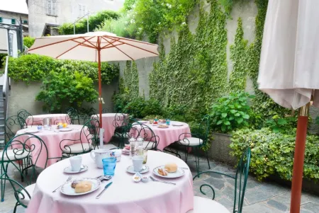 Miralago B&B and Apartments Отели рядом с достопримечательностью «San Giovanni (Como)»