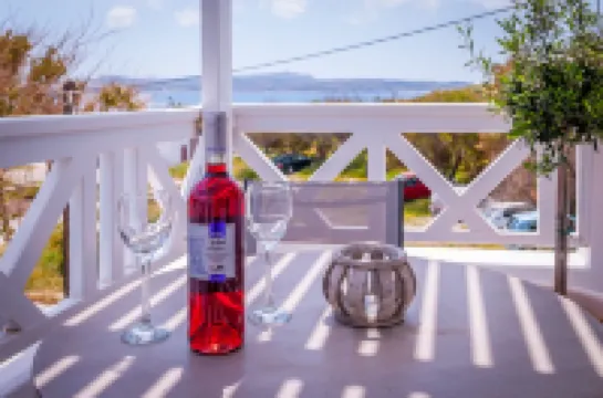 米洛斯灣套房飯店