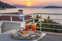 The Marble Resort - Pemandangan Pantai