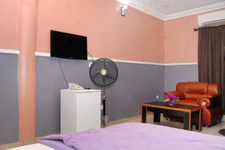 Royal Park Hotel & Suites Отели рядом с достопримечательностью «Элеко Бич»