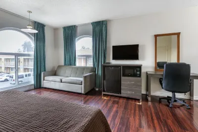 Riverside Inn & Suites Hotels near Express