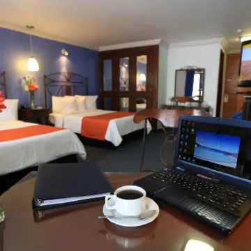 Hotel Ciros Hotels near Plaza Juarez