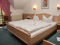 Hotel Schwarzbeerschänke Pobershau Hotels in Marienberg