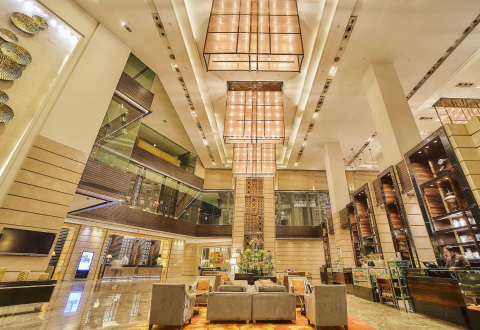 1. 크라운 플라자 ..