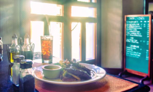 Estrada Hotel & Bistro