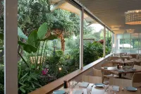 The Glen Hotel and Suites - Breakfast
