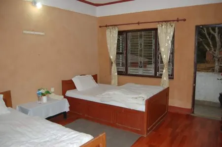 Shrestha Hotel & Restaurant Отели рядом с достопримечательностью «Хадга Деви»