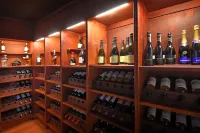 The Westmarine Waterfront Hotel - bar