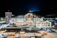 Courtyard by Marriott Sochi Krasnaya Polyana (Кортъярд Марриотт Сочи Красная Поляна) Отели рядом с достопримечательностью «Каро-фильм, кинотеатр»