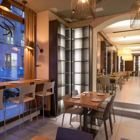 Hotel Golden Crown Отели рядом с достопримечательностью «Пивная U Fleku»