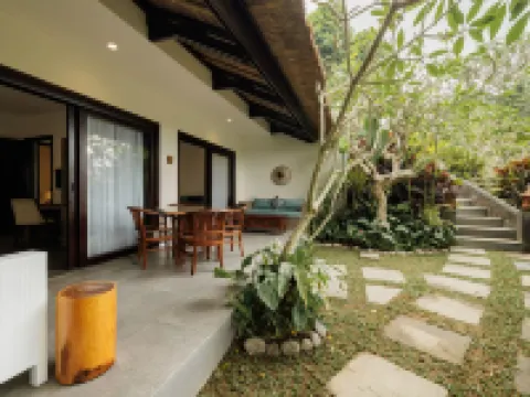 ウブド デラリ ヴィラス Villa Alamanda周辺のホテル
