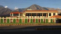Hotel Oasis International Hotels near Yadgar Chowk