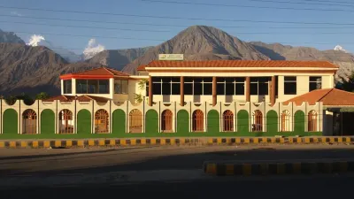 Hotel Oasis International Hotels in Gilgit