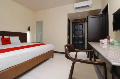 RedDoorz Plus Near Halim Perdanakusuma 2 Hotel dekat Green Terrace TMII