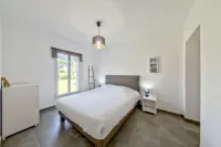 Résidence Pierre & Vacances Premium les Villas de Porto-Vecchio Hotels in Lecci