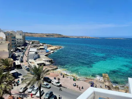 Bugibba Square Seafront Apartments by Holi Отели рядом с достопримечательностью «Pjazza San Pawl Playground»