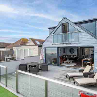Beach View Breeze Family Holiday Home on the Shore Others