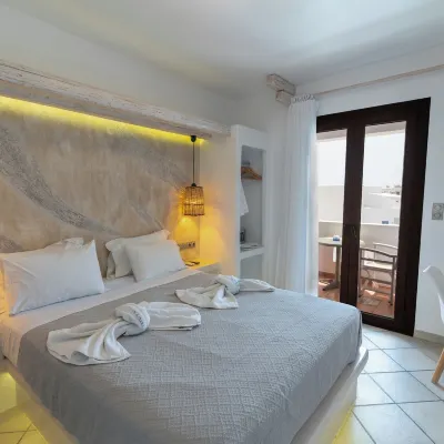Nikos Apartments and Studios Отели рядом с достопримечательностью «Пляж Агиос-Прокопиос»