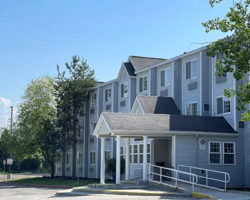 Baymont Inn & Suites by Wyndham Anchorage Airport من الخارج Photos