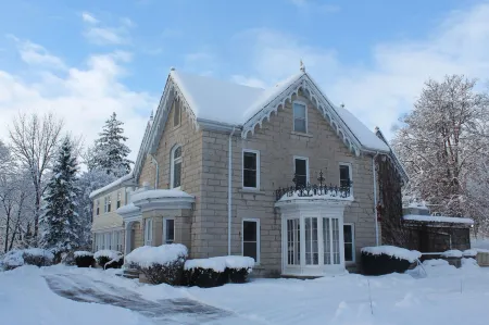 Westover Inn Отели рядом с достопримечательностью «St. Marys Golf & Country Club»