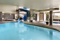 Days Inn by Wyndham Regina - ที่มีสระว่ายน้ำ