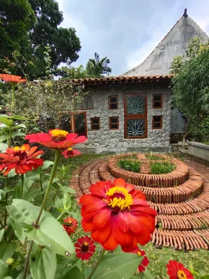 Mettaloka Guest House and Art Space Hotels in Borobudur