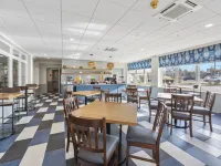 Cherry Tree Inn & Suites - parking