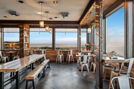 Inn at Discovery Coast Отели рядом с достопримечательностью «Columbia Pacific Heritage Museum»