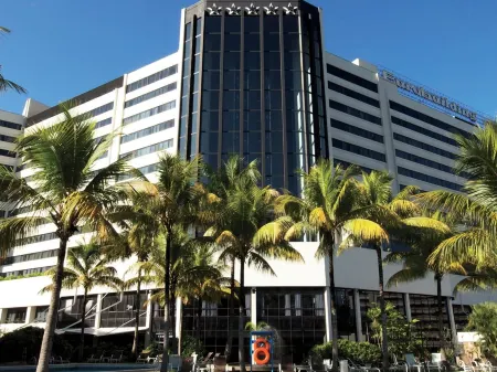 Eurobuilding Hotel & Suites Caracas Отели рядом с достопримечательностью «Edificio Humboldt»