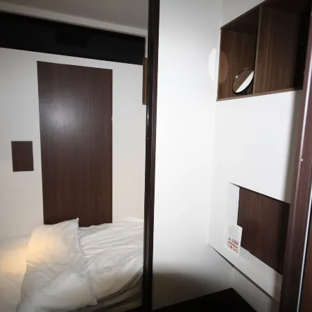 Hotel Cabin Style – Caters to Men