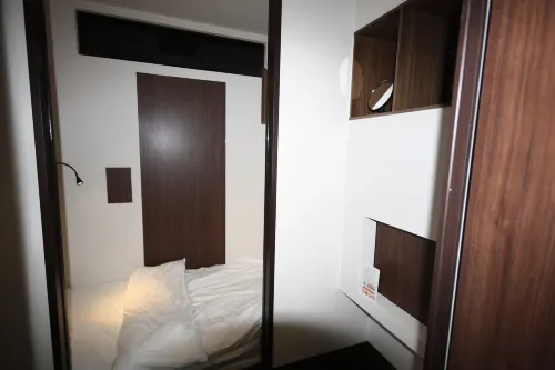 Hotel Cabin Style – Caters to Men