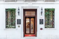 Ai Reali di Venezia, an SLH Hotel