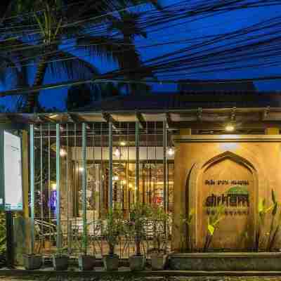 บางเทาบีชชาเลย์ รีสอร์ต Hotel Exterior