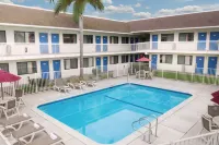 Motel 6 Pismo Beach, CA - parking