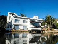 Admiralty Bed & Breakfast Hotels near Muizenberg Beach