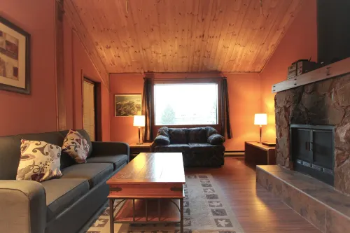 Rainbow Suites by Whistler Retreats - Condos